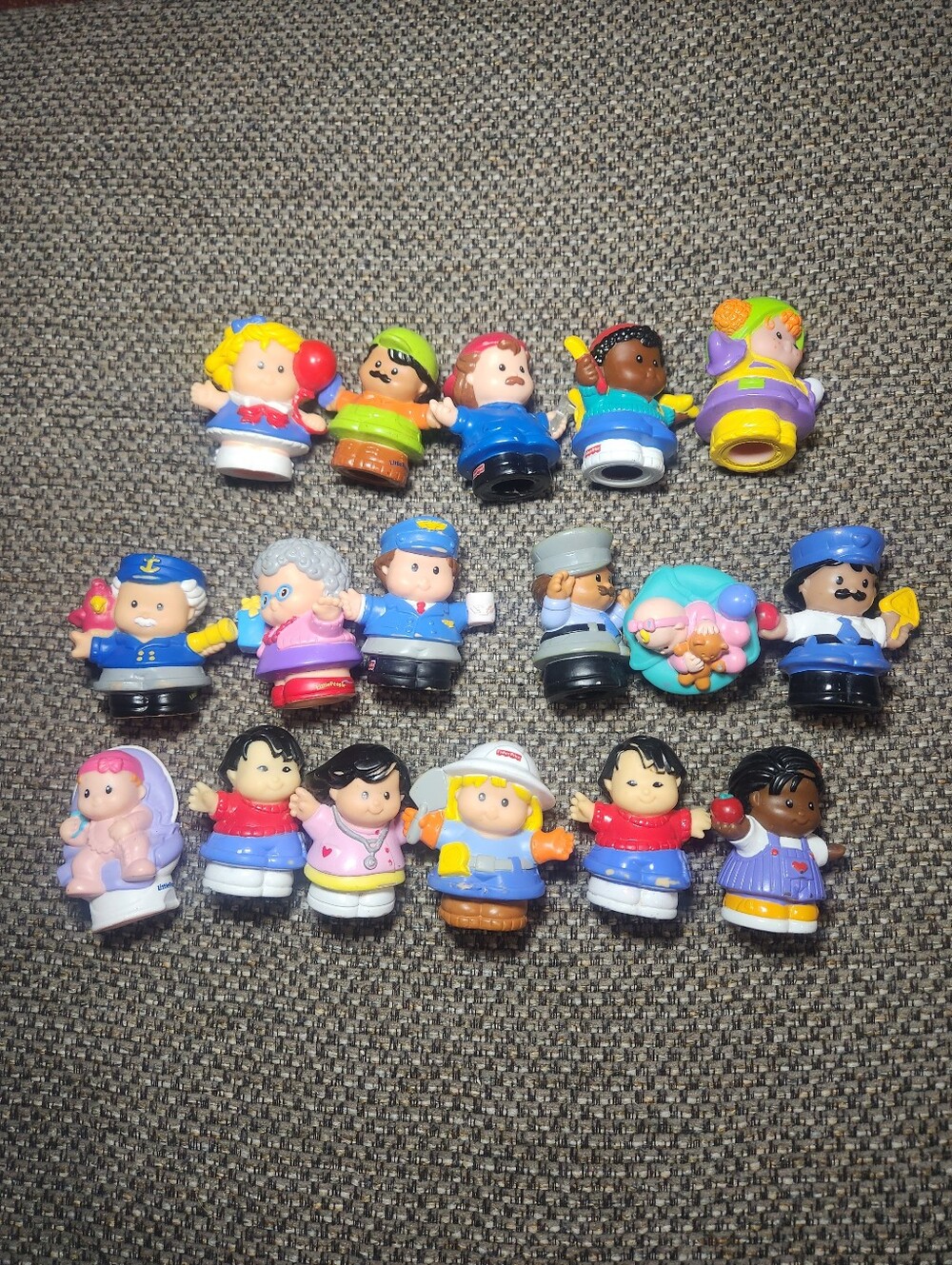 17 Piece Assorted Set Of Little People Fisher Price Some Wear